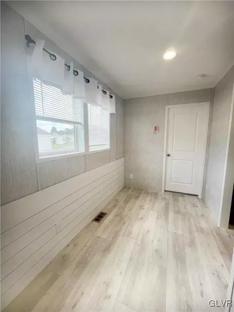 152 Orchard Ln, Bath, PA 18014 photo 8