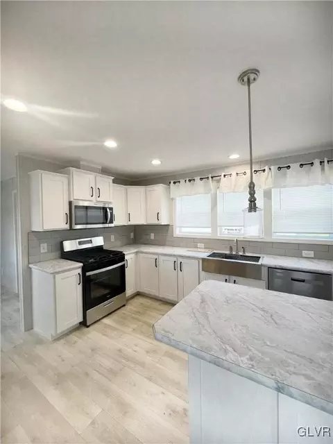 152 Orchard Ln, Bath, PA 18014 photo 4