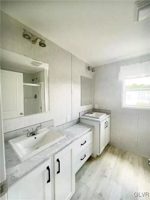 152 Orchard Ln, Bath, PA 18014 photo 5