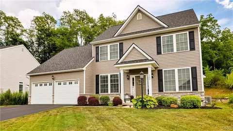 142 Oxford Ridge Cir, Coopersburg, PA 18036