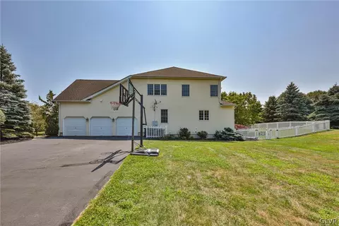 1838 Viola Ln, Hellertown, PA 18055 photo 38