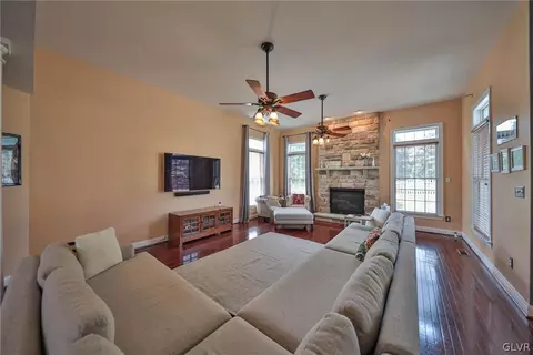 1838 Viola Ln, Hellertown, PA 18055 photo 10