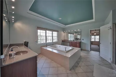 1838 Viola Ln, Hellertown, PA 18055 photo 23