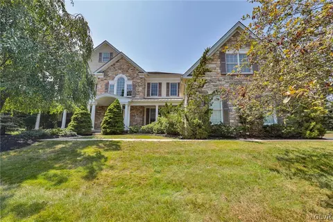 1838 Viola Ln, Hellertown, PA 18055