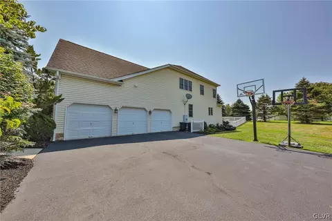 1838 Viola Ln, Hellertown, PA 18055 photo 37