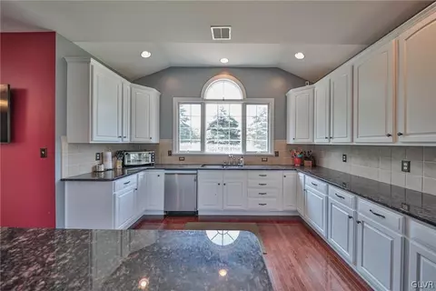 1838 Viola Ln, Hellertown, PA 18055 photo 16