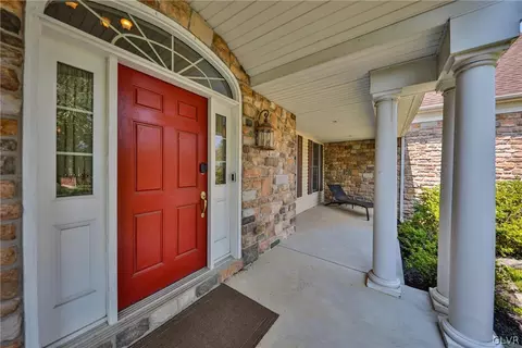 1838 Viola Ln, Hellertown, PA 18055 photo 3
