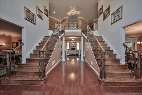 1838 Viola Ln, Hellertown, PA 18055 photo 4