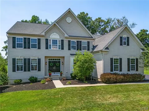 6907 Sunflower Ln, Macungie, PA 18062