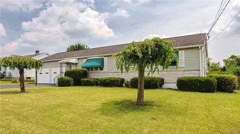 82 N Broad St, Nazareth, PA 18064