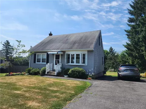 3054 Hermitage Ave, Palmer Township, PA 18045