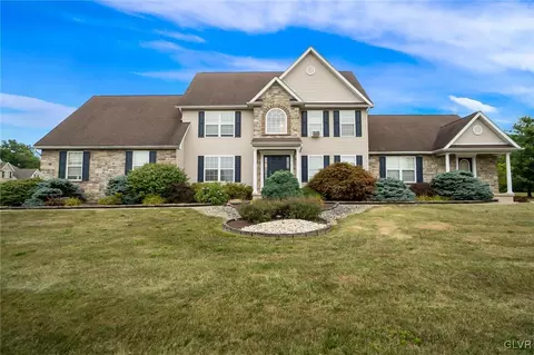 153 Chase Hollow Dr, Nazareth, PA 18064