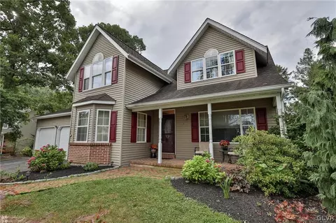 3174 Brynwood Dr, Whitehall, PA 18052