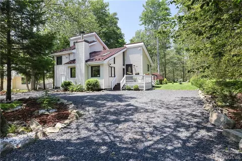 5663 Pembrook Dr, Coolbaugh Twp, PA 18466