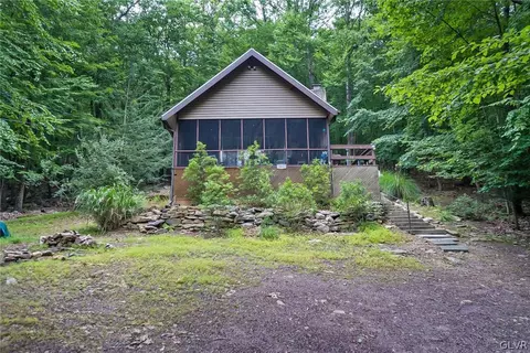 357 Lake Dr, Nesquehoning, PA 18240