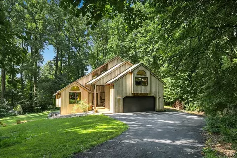 4854 Skytop Dr, Emmaus, PA 18049