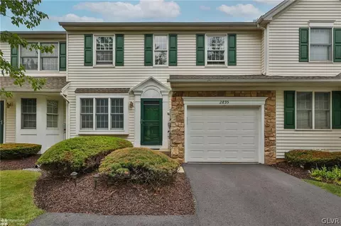 2895 Hope Ridge Dr, Easton, PA 18045