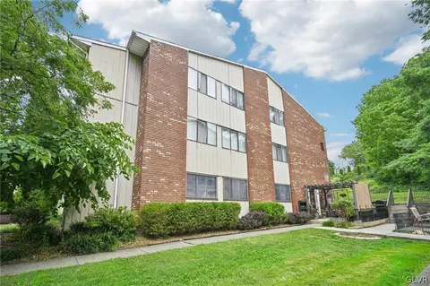 1553 Creekside Rd #B2-1, Whitehall, PA 18052