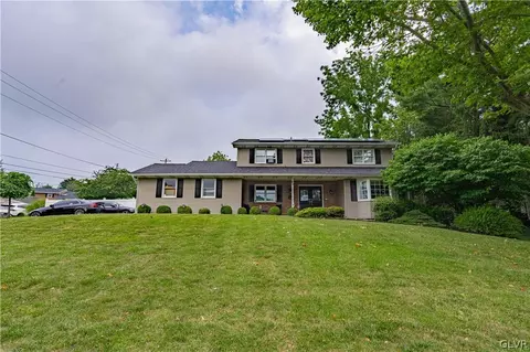 81 Blenheim Dr, Palmer Township, PA 18045