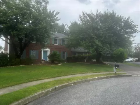 4416 Farm View Ct, Bethlehem, PA 18020