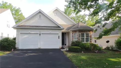 94 Glenmoor Cir S, Palmer Township, PA 18045