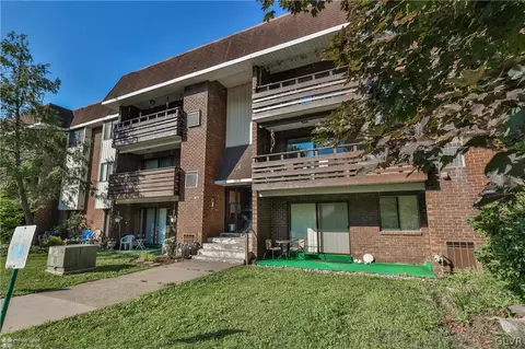 1575 Creekside Rd #A 8, Whitehall, PA 18052