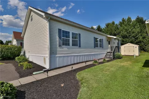 5239 Brunswick Ln, Macungie, PA 18062