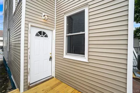320 E Chestnut St, Hazleton, PA 18201 photo 5