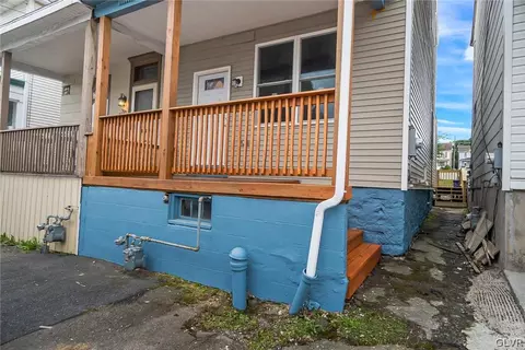 320 E Chestnut St, Hazleton, PA 18201 photo 4