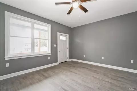 320 E Chestnut St, Hazleton, PA 18201 photo 9