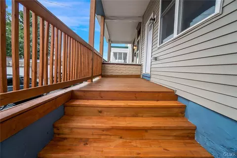 320 E Chestnut St, Hazleton, PA 18201 photo 2