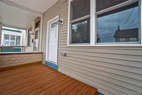 320 E Chestnut St, Hazleton, PA 18201 photo 3