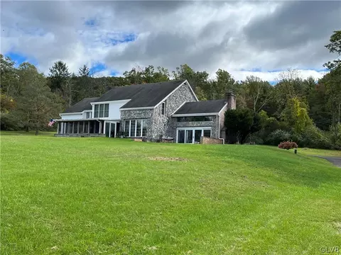 6997 Wimmer Rd, Bethlehem, PA 18015