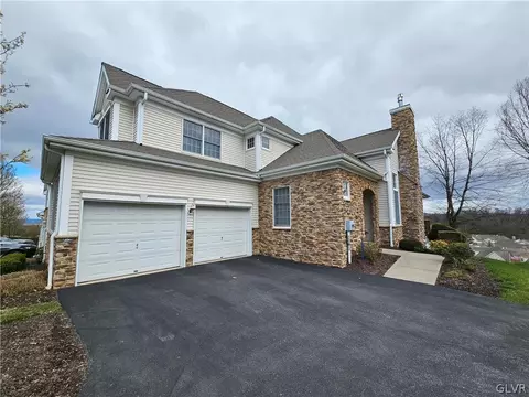700 Quaker Ridge Ter, Williams Twp, PA 18042