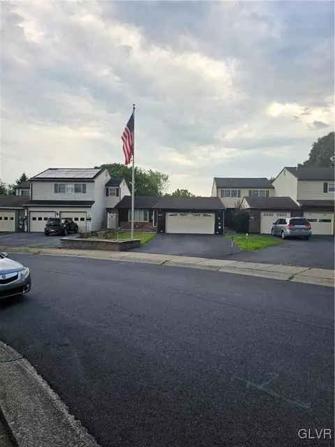 60 Cambridge Pl, Catasauqua, PA 18032