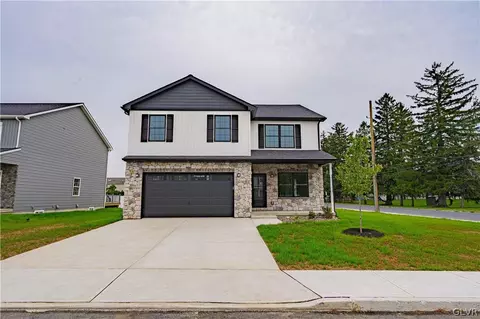 870 Palomino Dr, Catasauqua, PA 18032