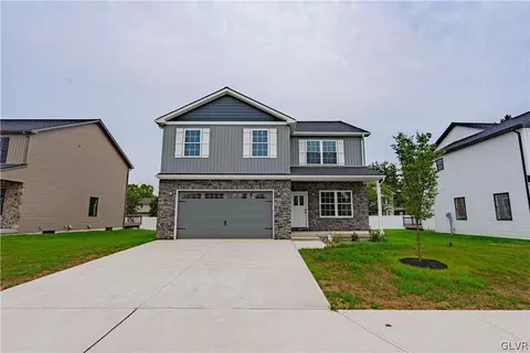 850 Palomino Dr, Catasauqua, PA 18032