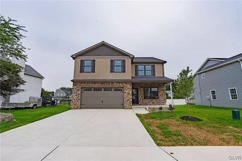 830 Palomino Dr, Catasauqua, PA 18032