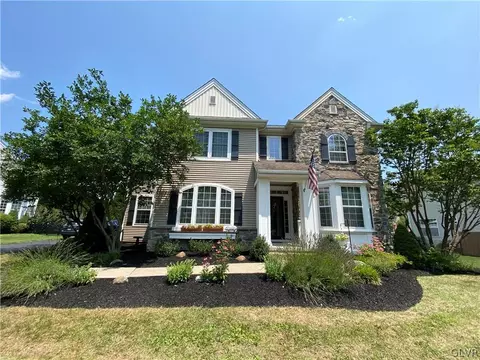 819 Ramblewood Dr, Forks Twp, PA 18040