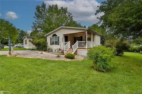 3453 Wolf Pack Dr, North Whitehall Twp, PA 18069