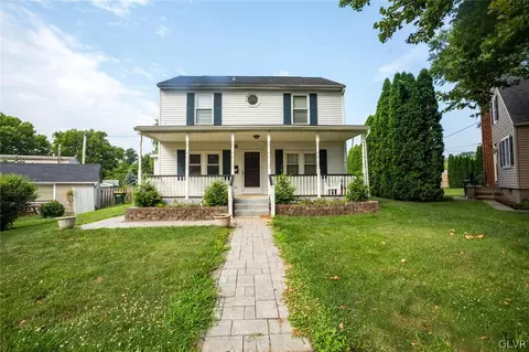 27 Henry Ave, Nazareth, PA 18064