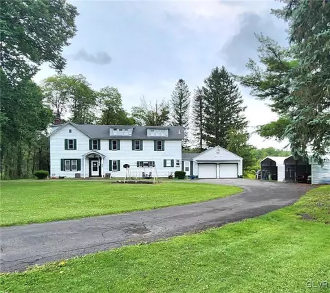 217 Homestead Dr, Coolbaugh Twp, PA 18466