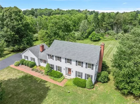 2435 Fox Run Way, Riegelsville, PA 18077