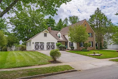 4910 Bridlepath Dr, Macungie, PA 18062