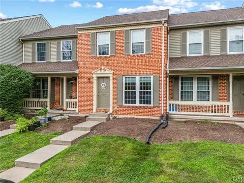 507 Ponds Edge Ln, Allentown, PA 18104