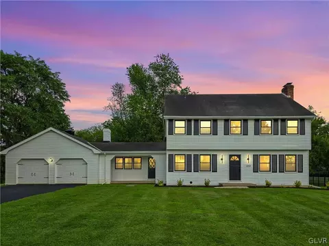 1259 Divot Dr, Wescosville, PA 18106