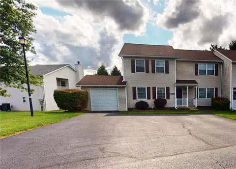 208 Brirwood Dr #A, Bethlehem, PA 18020