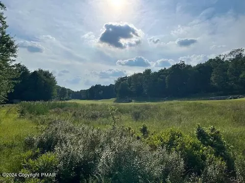 Pebble Beach Drive, Luzerne, PA 18202