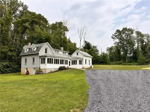 8547 Deer Rd, Slatington, PA 18080