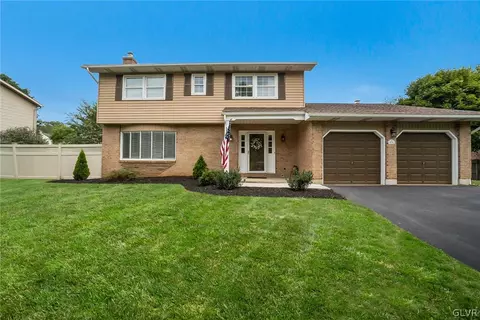 808 Blair Rd, Bethlehem, PA 18017